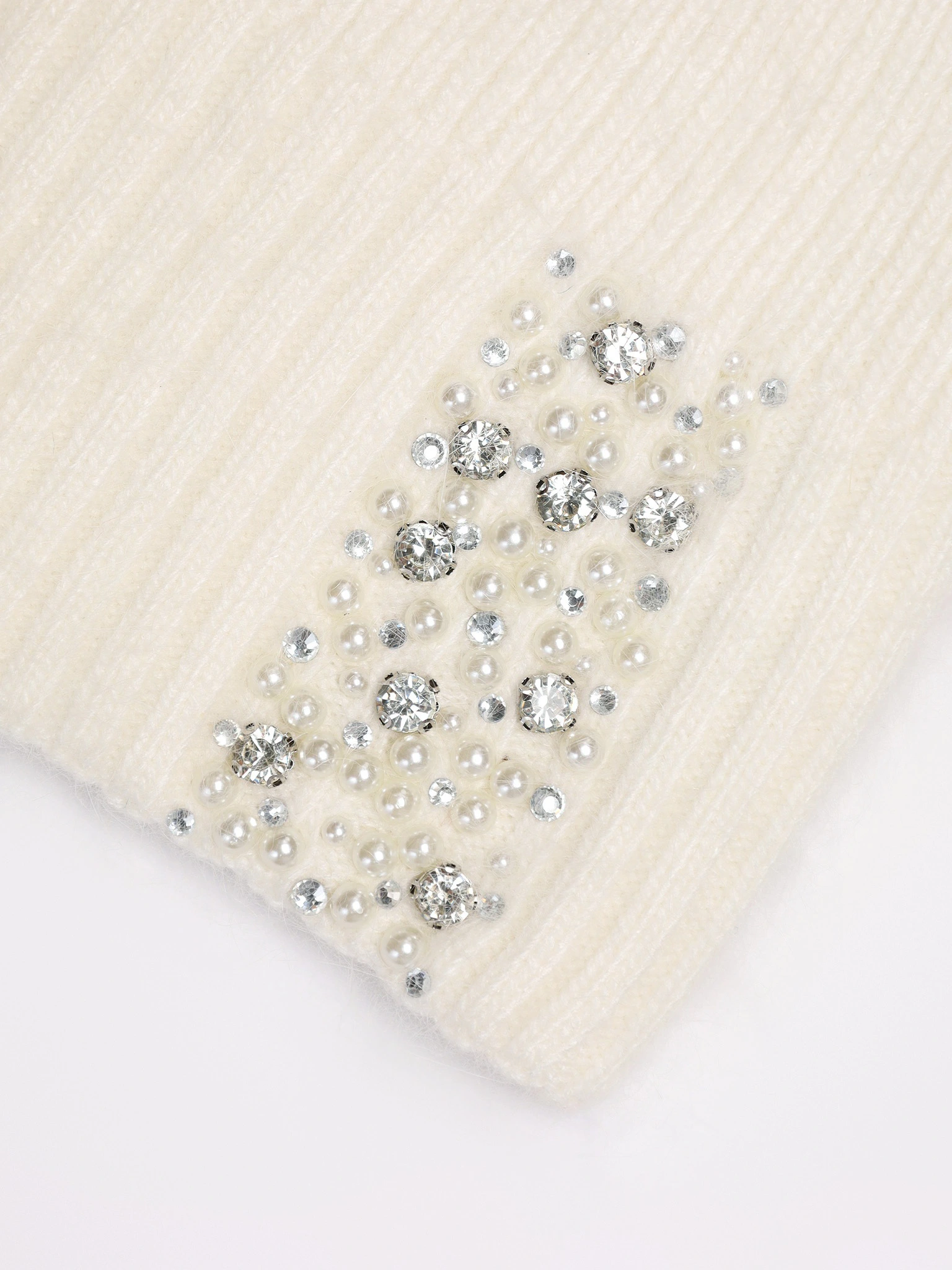 Шапка-бини двойная со стразами и бусинами в ассортименте